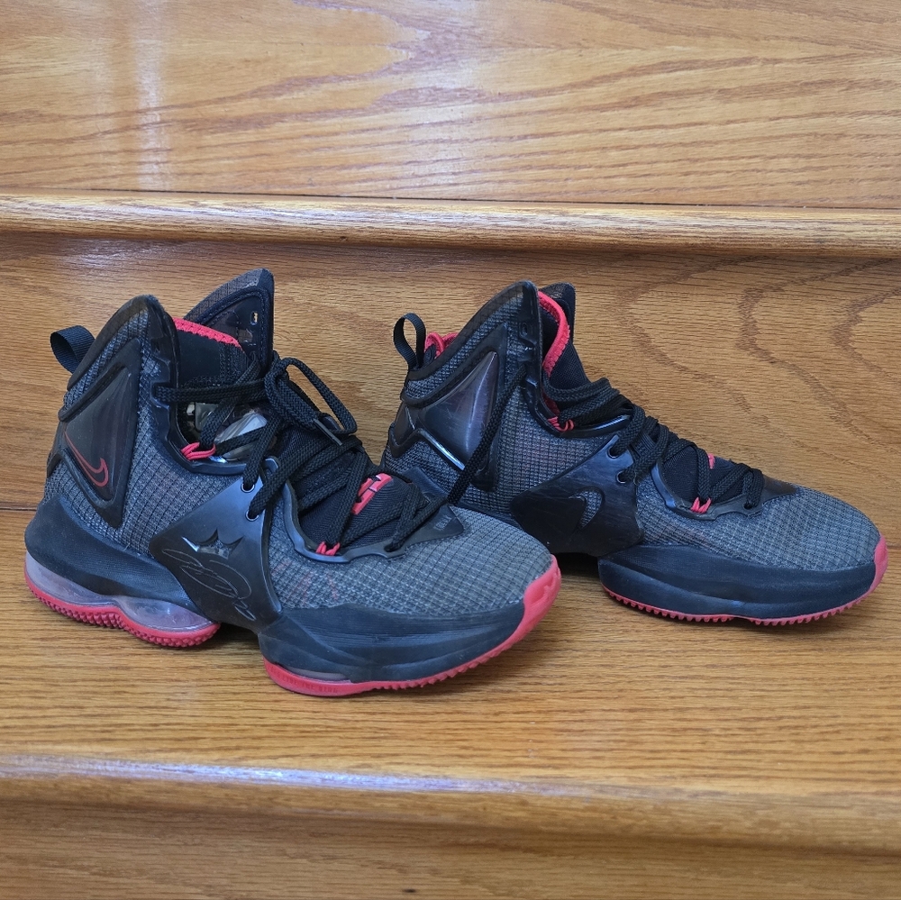 Nike Lebron 19 GS Bred Black & Red Sneakers